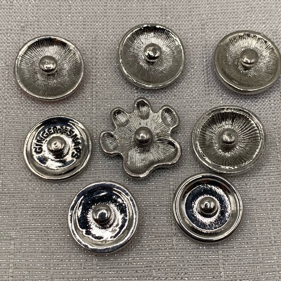 SALE - PAW PRINT BUNDLE - SET of 8 - Snap Button Charms - 18mm/20mm - Picture 2 of 2